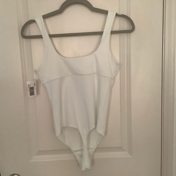 NWT New Abercrombie & Fitch bodysuit Size M, Color white - Picture 6 of 11